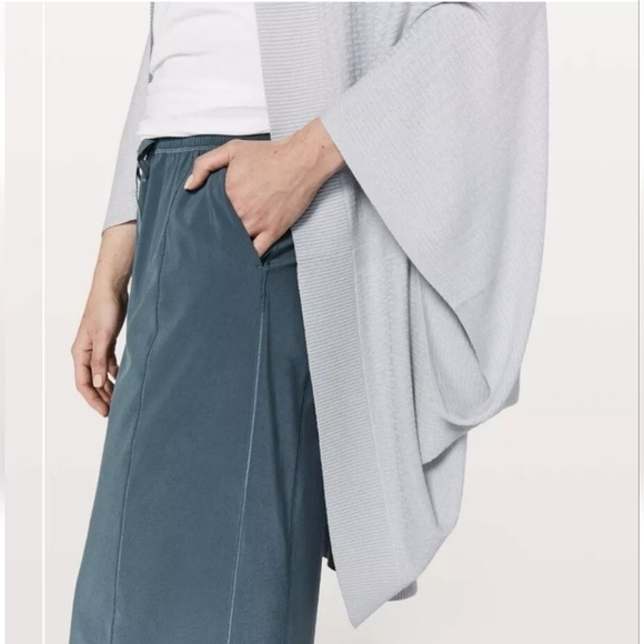 Lululemon Stillness Wrap Kimono Shrug Silver Fox Dusty Blue One Size S … - Picture 4 of 10